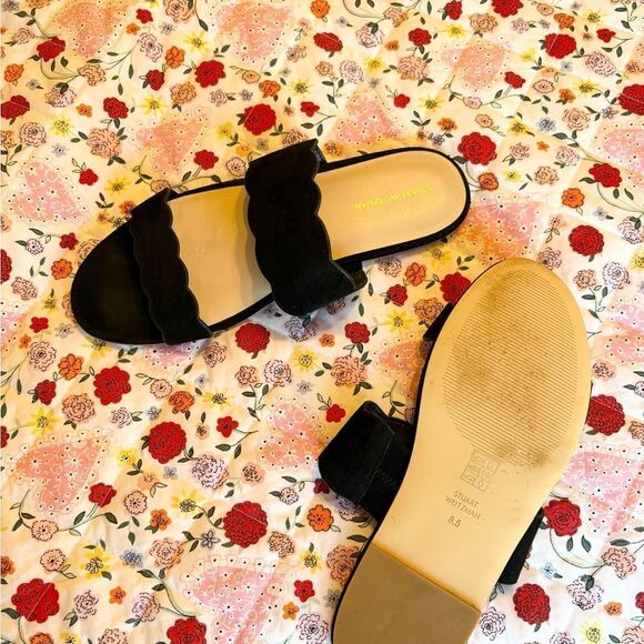 Stuart Weitzman Santorini Black Scallop Slide Sandal - Picture 3 of 3